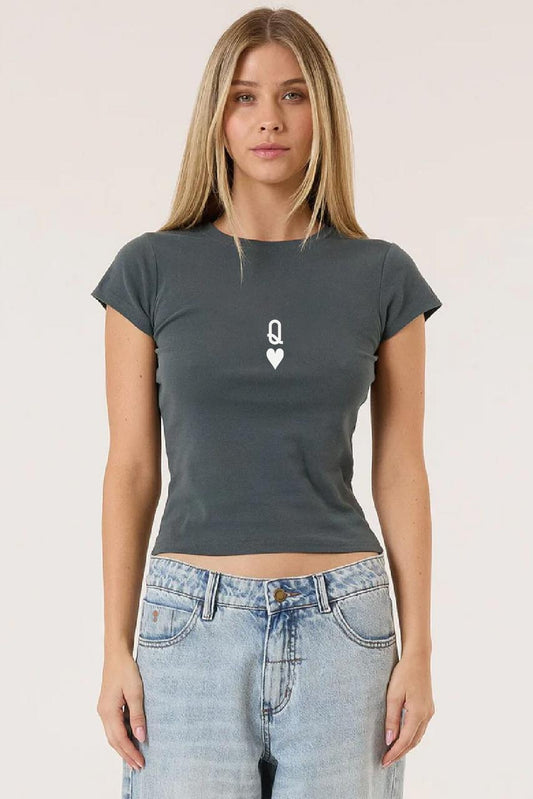 Just Queeeinnn - Cropped Tee