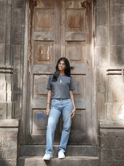 Just Queeeinnn - Cropped Tee